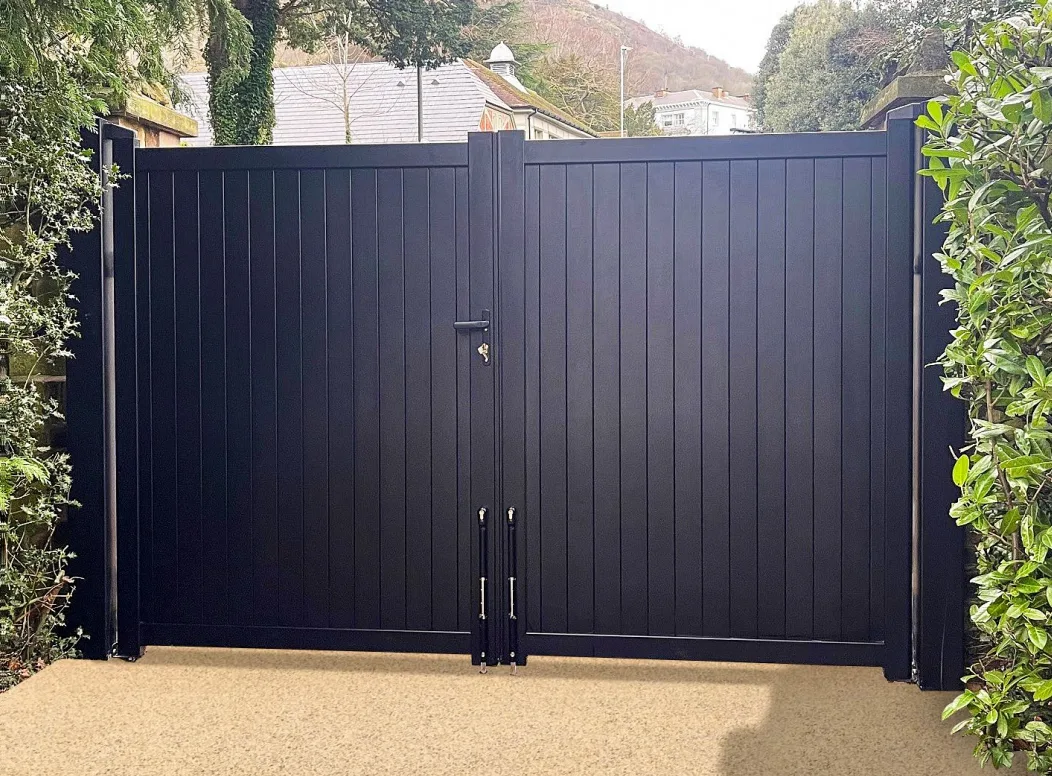 Double Swing Gate With Flat Top & Full Vertical Infill