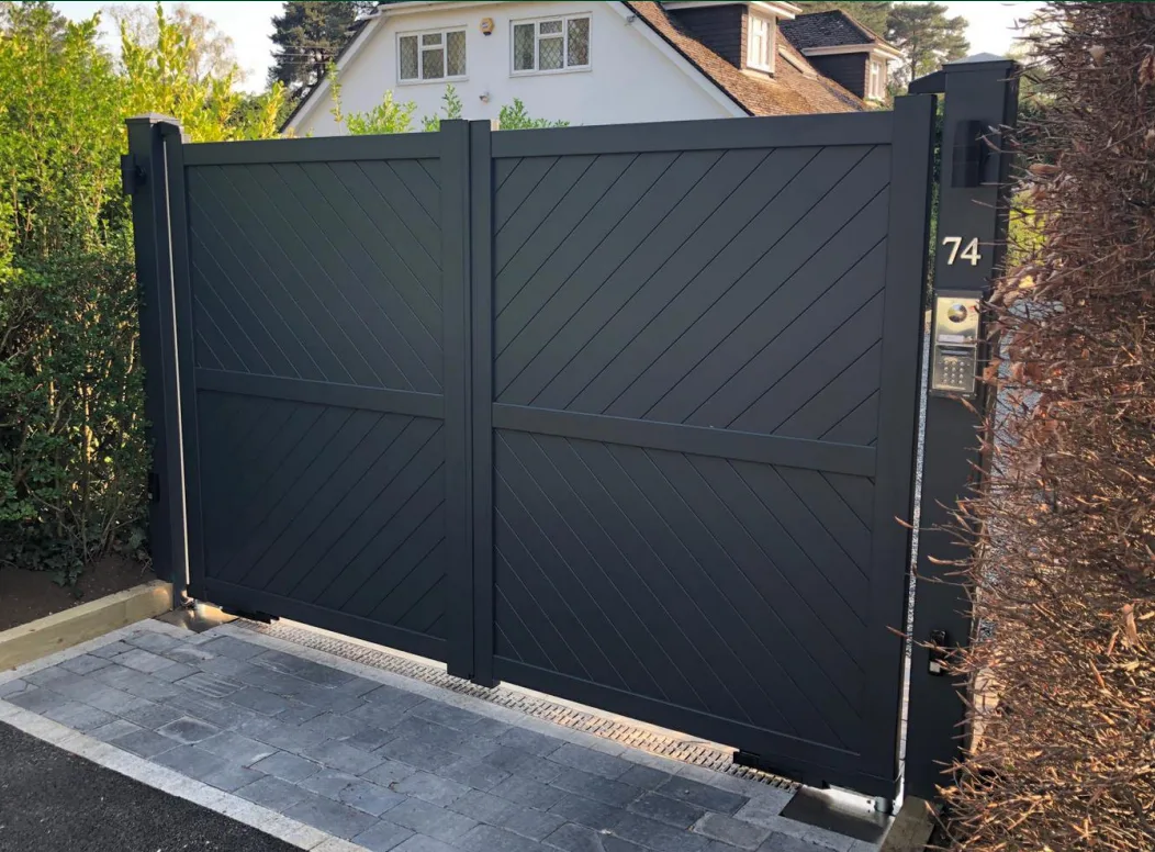 Double Swing Gate With Flat Top And Full Diagonal Infill