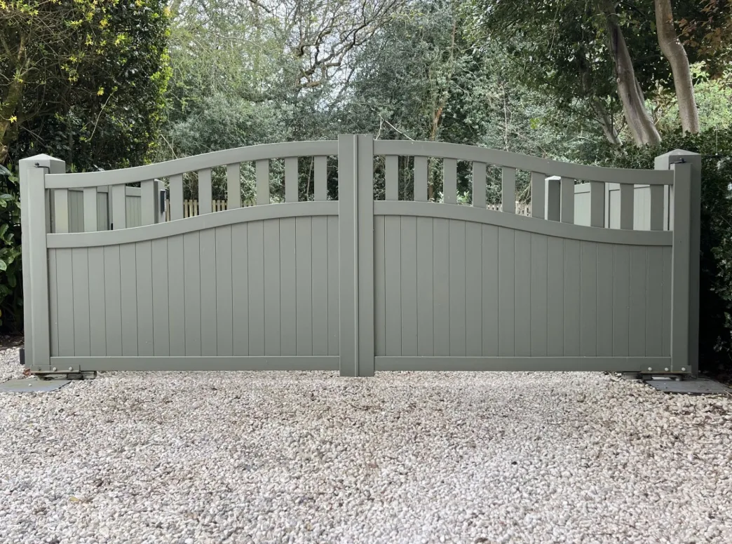 Double Swing Gate With Bell Curved Top And Full Vertical Mixed Infill